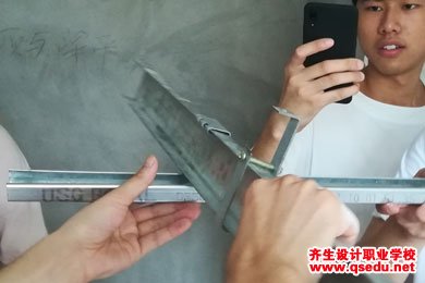 齊生室內(nèi)設(shè)計(jì)培訓(xùn)42班吊頂工藝現(xiàn)場(chǎng)學(xué)習(xí)